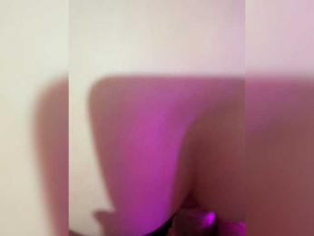 Me-Va webcam bongacams model stream image