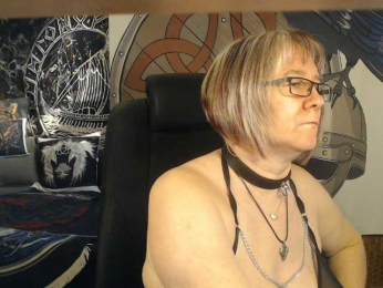90dTitten webcam model stream image