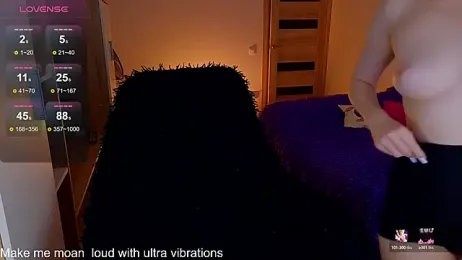 MilanaOmg webcam model stream image