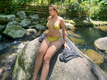 HolyAngelica webcam model stream image