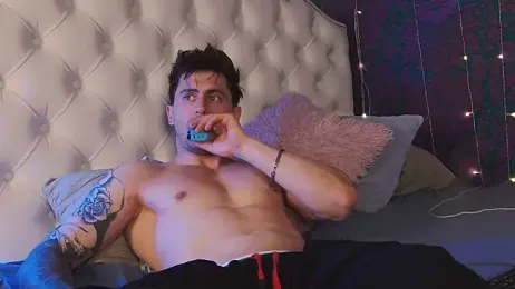 Oscar_Miller_ webcam model stream image