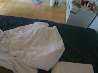 voyeurcam-julmodels-greybed-2 webcam model stream image