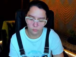 liviasshy webcam camsoda model stream image