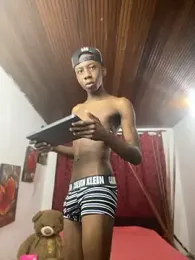 milo018 webcam model stream image