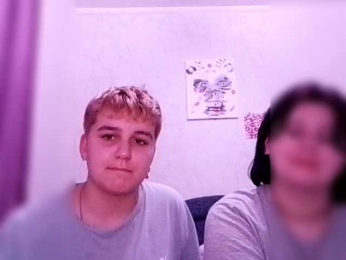 2Lesbians webcam bongacams model stream image