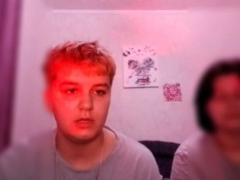 2Lesbians webcam bongacams model stream image