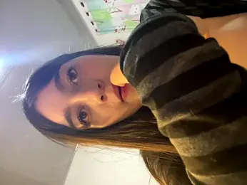 __Lorelain__ webcam model stream image