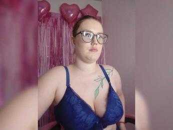 DollVice webcam bongacams model stream image