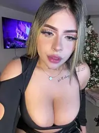 MiaWhitePink_ webcam model stream image