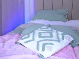 b3llaspring webcam model stream image