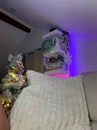 JezzyHill webcam model stream image