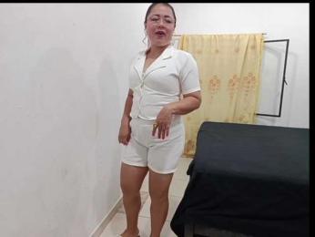 yessmellie webcam model stream image