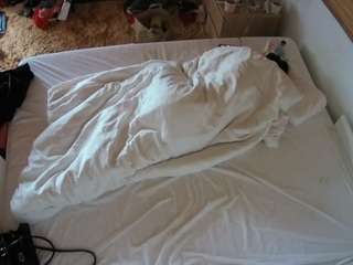 voyeurcam-julmodels-whitebed-3 webcam model stream image