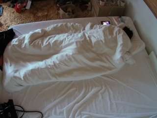voyeurcam-julmodels-whitebed-3 webcam model stream image