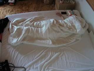 voyeurcam-julmodels-whitebed-3 webcam model stream image