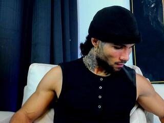 Summy Hattaway webcam model stream image