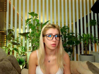 FlowwwerGirl webcam model stream image
