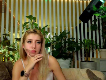 FlowwwerGirl webcam model stream image