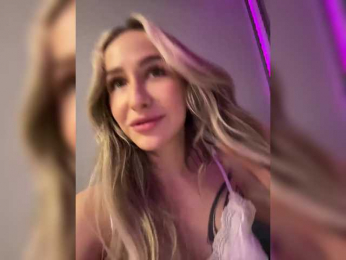 QueenKing webcam bongacams model stream image