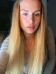 EmiliaCatalina webcam model stream image