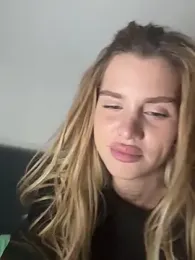 EmiliaCatalina webcam model stream image