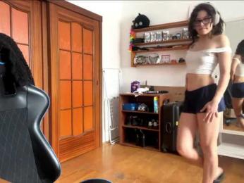 PlushPoutX webcam bongacams model stream image