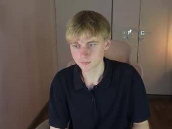 avenrey webcam model stream image