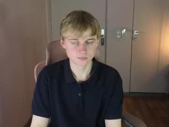 avenrey webcam model stream image