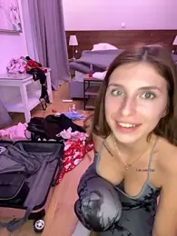 emma05 webcam model stream image