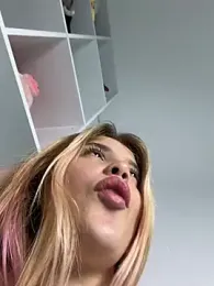 _Alicee_1 webcam stripchat model stream image