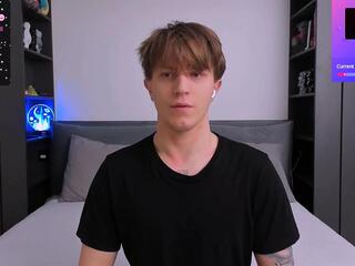 Curtis Crew webcam model stream image