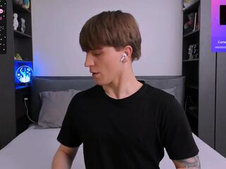 Curtis Crew webcam model stream image
