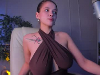 adalyn_glow webcam model stream image