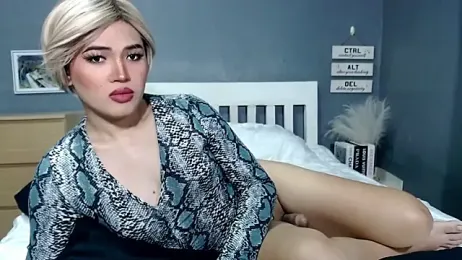 YourQTstella webcam model stream image