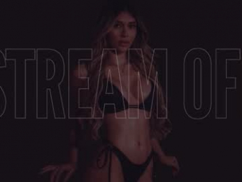 abril_w18 webcam model stream image