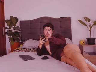 2gaays1stra8 webcam model stream image