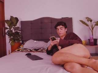 2gaays1stra8 webcam model stream image