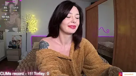 CamomileLil webcam model stream image