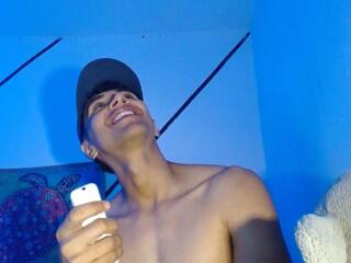 Alejandro Santiago webcam model stream image