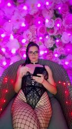 Lovecha_ webcam model stream image