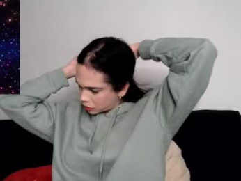 luara_ webcam model stream image