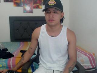 Ascot Mills webcam model stream image