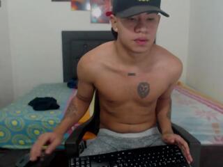 Ascot Mills webcam model stream image