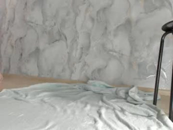 _miss_strawberry_ webcam model stream image