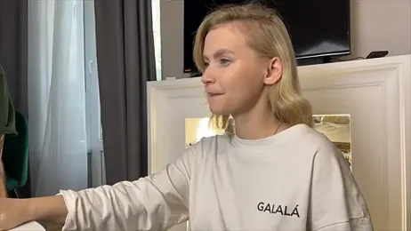 Adelovenick webcam model stream image