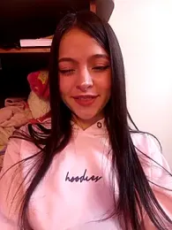 LucyEvans_ webcam model stream image