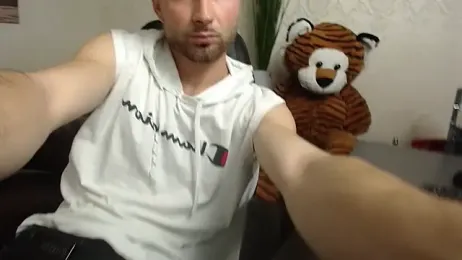 KyloEast webcam model stream image