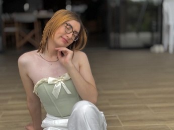 RousseBlossom webcam model stream image