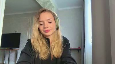 OuidaWilfong webcam model stream image
