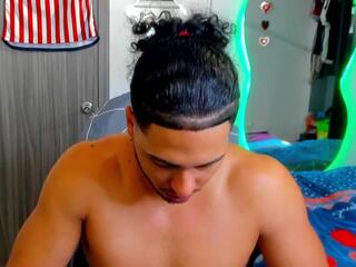 Kris Khalifa webcam model stream image